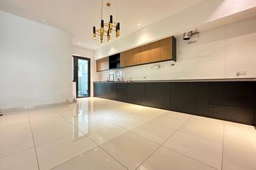 Duta Villa, Setia Alam