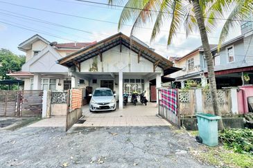 Taman Seroja, Bandar Baru Salak Tinggi