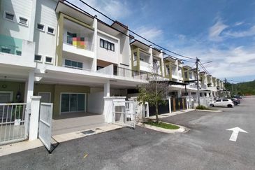 Taman Seroja, Bandar Baru Salak Tinggi