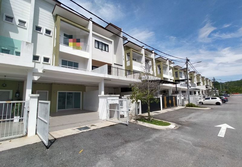 Taman Seroja, Bandar Baru Salak Tinggi