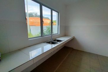 Taman Seroja, Bandar Baru Salak Tinggi