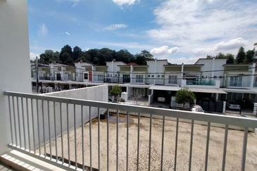 Taman Seroja, Bandar Baru Salak Tinggi