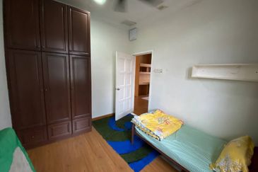 Taman Seroja, Bandar Baru Salak Tinggi