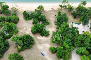 Tanah Pantai di Cherating Berhadapan Laut China Selatan @ Pahang