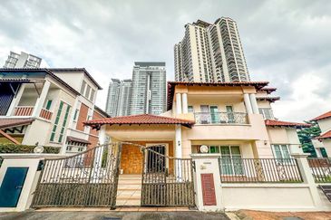 Kiara Peak (Puncak Kiara)