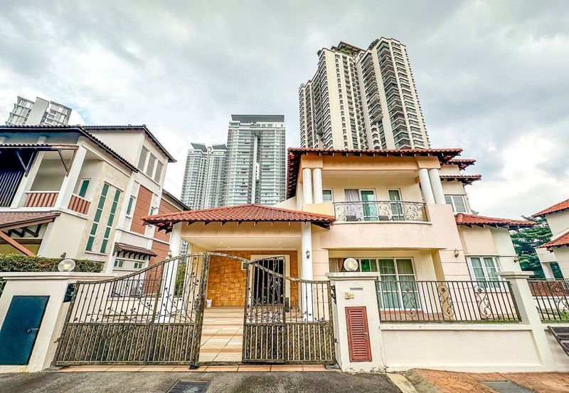 Kiara Peak (Puncak Kiara)