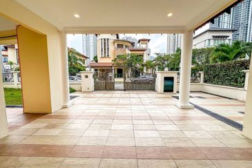 Kiara Peak (Puncak Kiara)