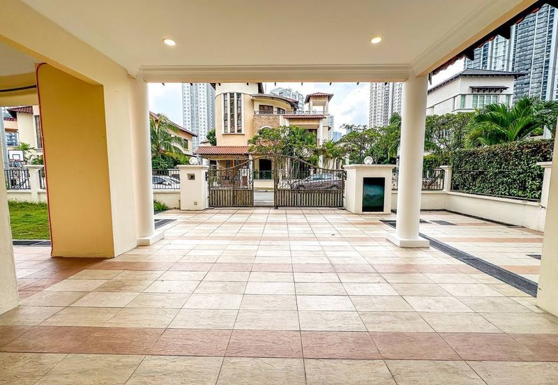 Kiara Peak (Puncak Kiara)