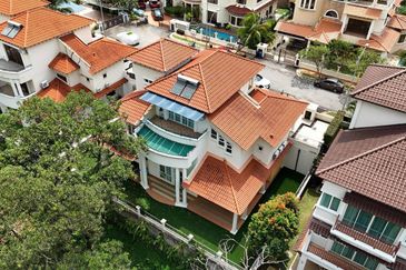 Kiara Peak (Puncak Kiara)