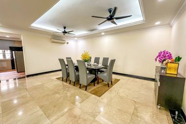 Kiara Peak (Puncak Kiara)