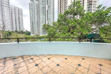 Kiara Peak (Puncak Kiara)