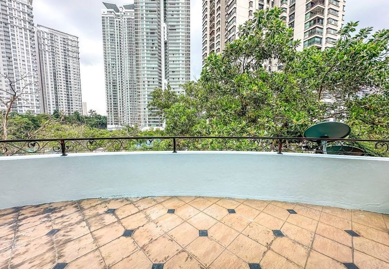 Kiara Peak (Puncak Kiara)