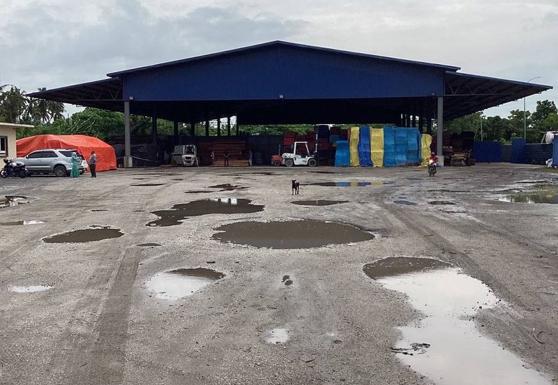 Land With Open Warehouse  For Sale At Port Klang