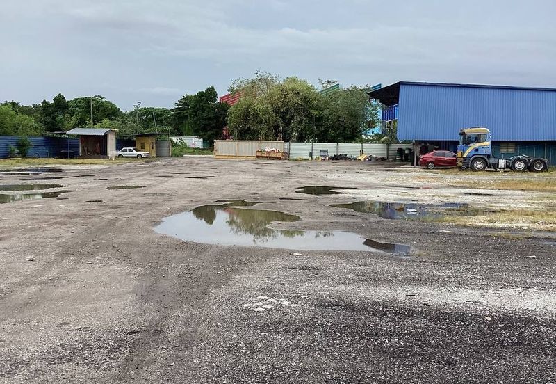 Land With Open Warehouse  For Sale At Port Klang