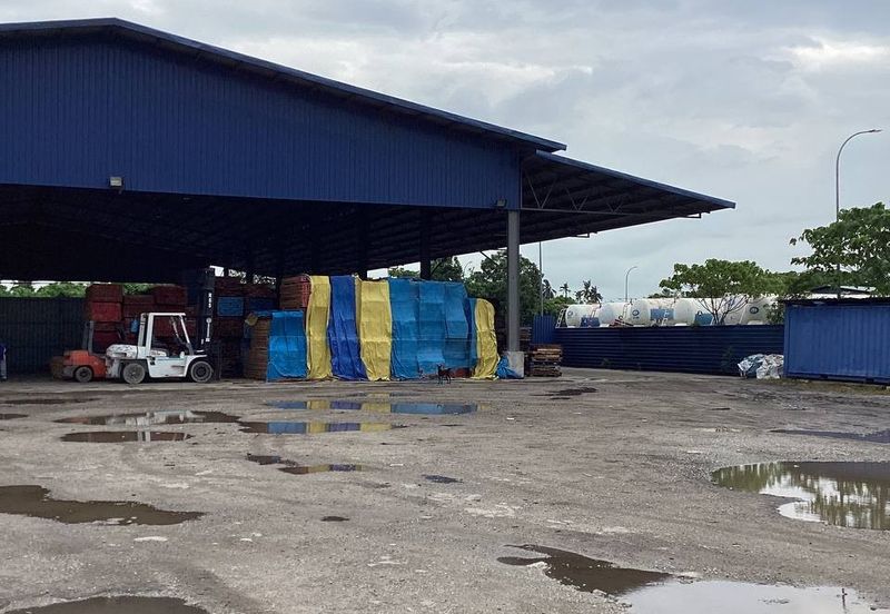 Land With Open Warehouse  For Sale At Port Klang