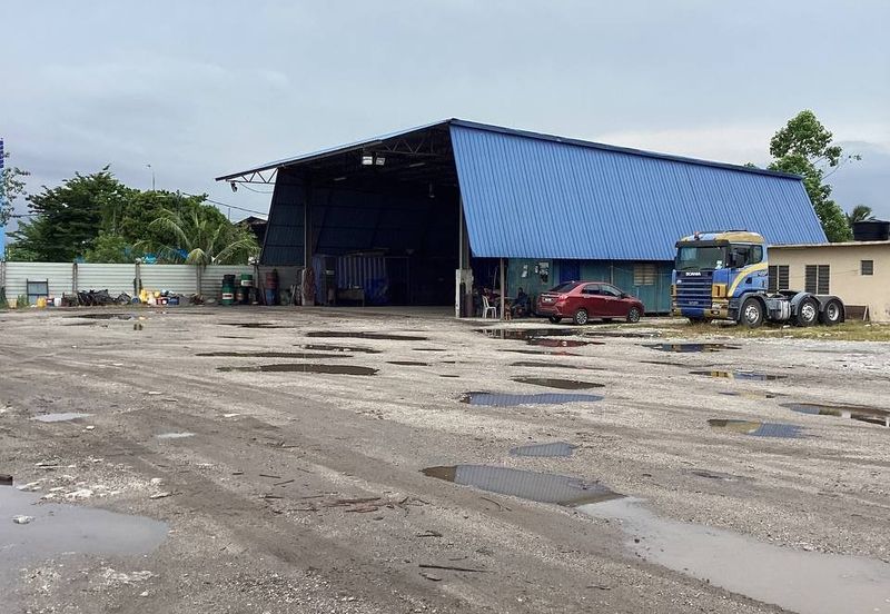 Land With Open Warehouse  For Sale At Port Klang