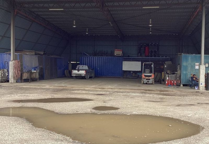 Land With Open Warehouse  For Sale At Port Klang