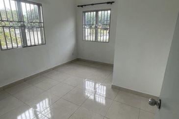 PELANGI HEIGHTS (TAMAN KAYANGAN)