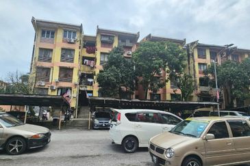 Pangsapuri Dato Ahmad Razali ampang GROUND FLOOR