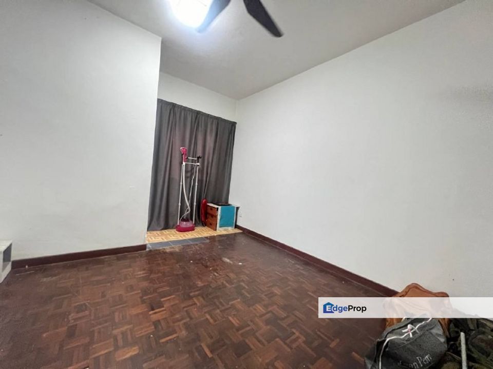 For SALE TWO & HALF STOREY JALAN DESA 7 BANDAR COUNTRY HOMES RAWANG, Selangor, Rawang