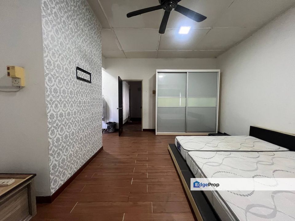 For SALE TWO & HALF STOREY JALAN DESA 7 BANDAR COUNTRY HOMES RAWANG, Selangor, Rawang