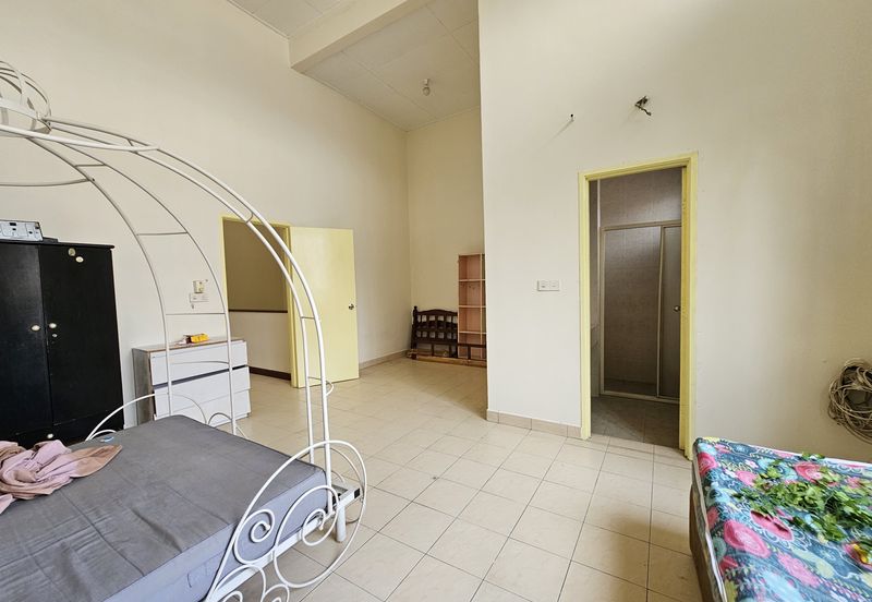 2 Storey Freehold Terrace House at Bukit Jelutong