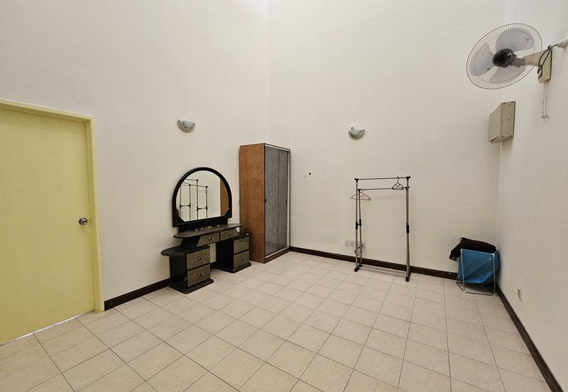 2 Storey Freehold Terrace House at Bukit Jelutong