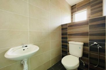 Shop House Or Shop Office For Rent In Taman Emas Bidor Perak