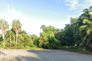 *Spacious and Strategic Petrol Station Land Ready For Sale or Development!*