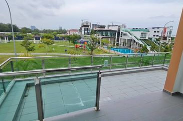 A big condo in Kampung Lapan for sale.