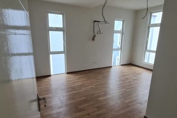 A big condo in Kampung Lapan for sale.