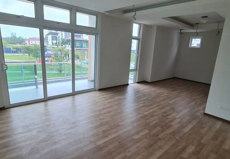 A big condo in Kampung Lapan for sale.