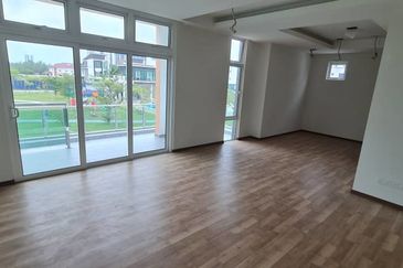 A big condo in Kampung Lapan for sale.