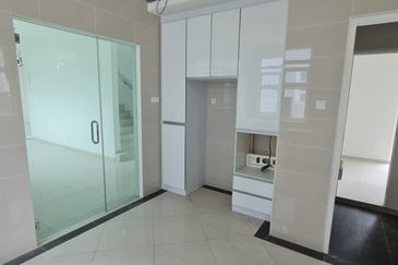 A big condo in Kampung Lapan for sale.