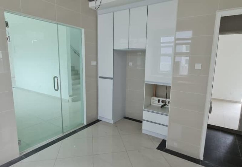 A big condo in Kampung Lapan for sale.