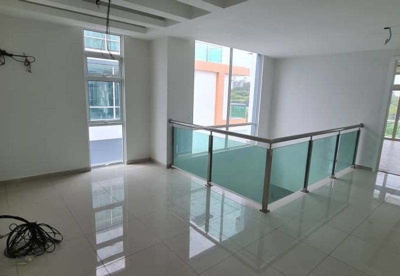 A big condo in Kampung Lapan for sale.