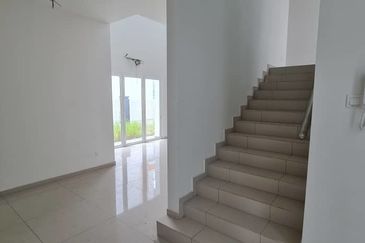 A big condo in Kampung Lapan for sale.