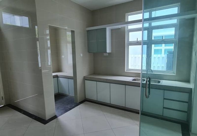 A big condo in Kampung Lapan for sale.