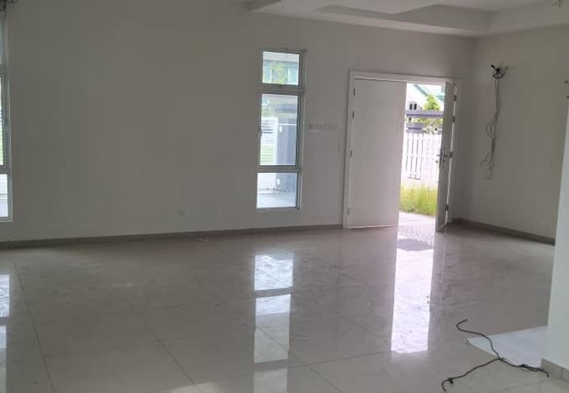 A big condo in Kampung Lapan for sale.