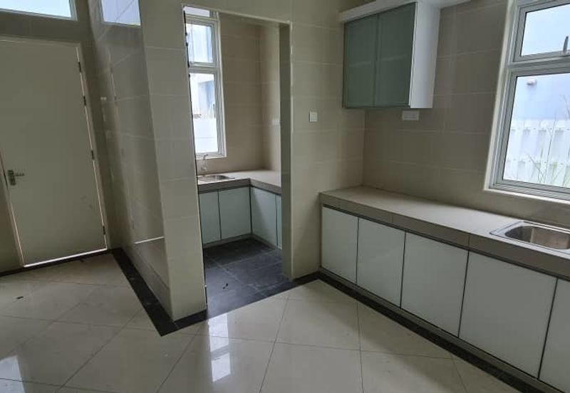 A big condo in Kampung Lapan for sale.