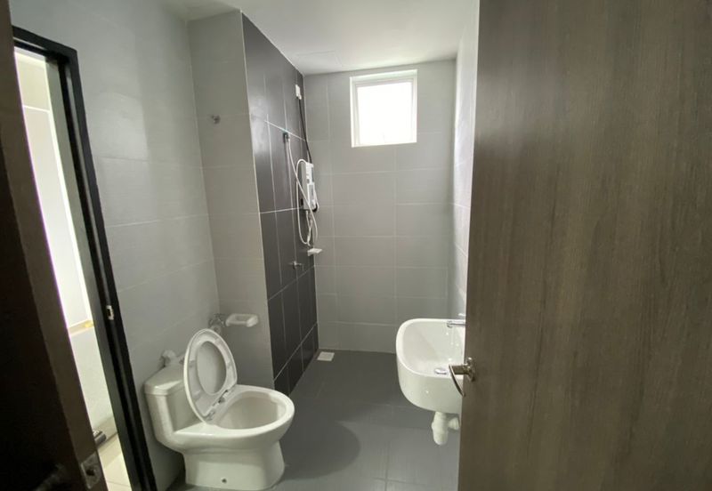 NOVO 8 Dual Key Unit More Privacy (4-6 ppl) Furnishing Unit For Rent