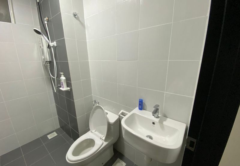 NOVO 8 Dual Key Unit More Privacy (4-6 ppl) Furnishing Unit For Rent