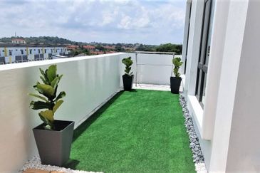 Grand Residence Full Furnishing with Wifi Extra Balcony Space