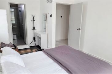 Grand Residence Full Furnishing with Wifi Extra Balcony Space