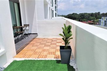 Grand Residence Full Furnishing with Wifi Extra Balcony Space