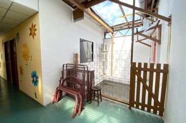 A fully functional Jonker Street heritage shophouse for sale.