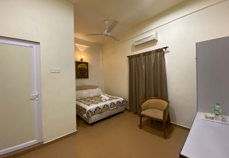 A fully functional Jonker Street heritage shophouse for sale.