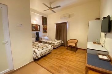 A fully functional Jonker Street heritage shophouse for sale.