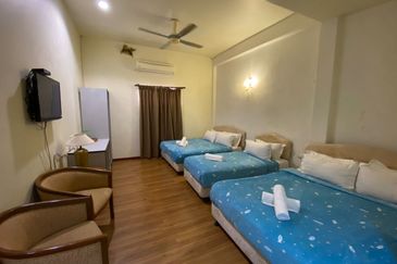 A fully functional Jonker Street heritage shophouse for sale.