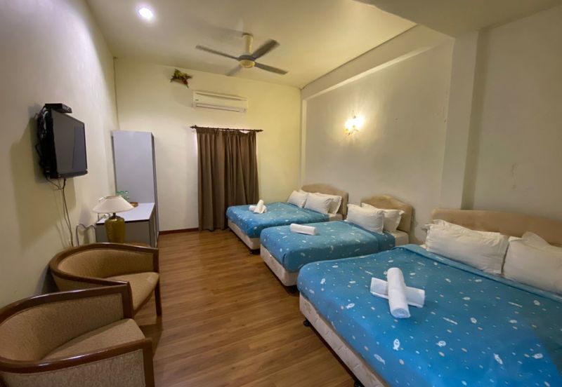 A fully functional Jonker Street heritage shophouse for sale.